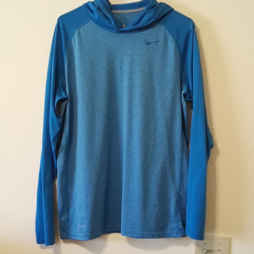 Nike dri-fit size L